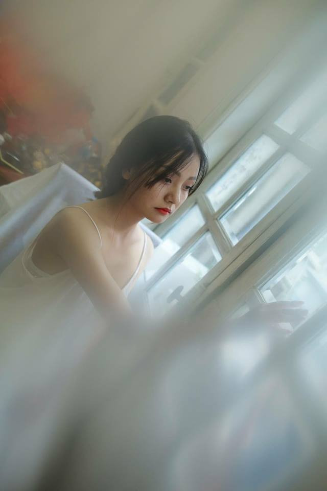 Ngoài việc học tập trên lớp, Bảo Châu cũng là cái tên được nhiều nhiếp ảnh gia "chọn mặt, gửi vàng", đặc biệt là những bộ ảnh với concept nhẹ nhàng hay vẻ đẹp tinh tuyền và mong manh.