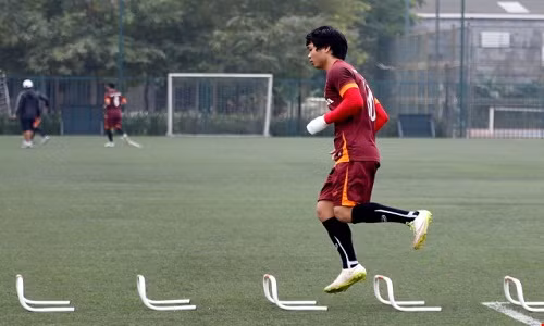 Cong Phuong gay tay, HLV Miura lo lang cho U23 VIet Nam-Hinh-2