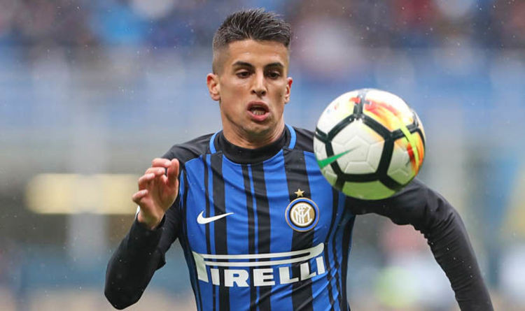 MU sẵn sàng đáp ứng giá của Valencia để sở hữu hậu vệ phải Joao Cancelo, trong lúc Chelsea cũng bày tỏ sự quan tâm.