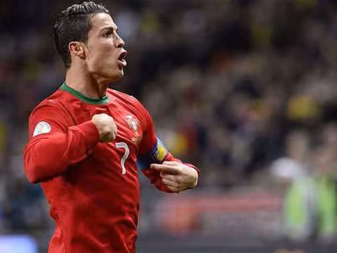 Tại mọi giải đấu quốc tế được tham dự, Cris Ronaldo đều được xếp vào hàng ứng cử viên cho danh hiệu vua phá lưới Euro 2016 cũng không phải ngoại lệ. Nếu có được danh hiệu này, con đường đến với danh hiệu QBV thế giới 2016 sẽ trở nên sáng sủa hơn rất nhiều với siêu sao người Bồ Đào Nha.