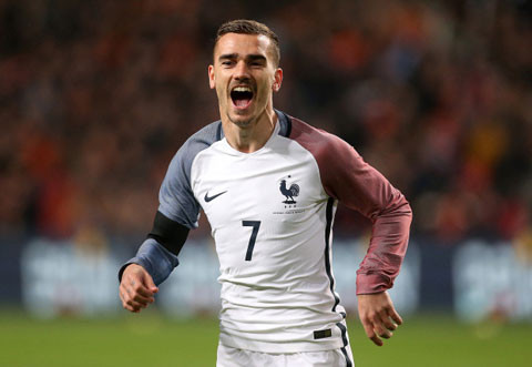 Antoine Griezmann đang thành công trong màu áo của CLB Atletico Madrid tại đấu trường La Liga và Champions League. Cầu thủ này sở hữu tốc độ cùng khả năng đọc vị trí tốt, nó đã giúp anh thành công dù mới bước sang tuổi 25.