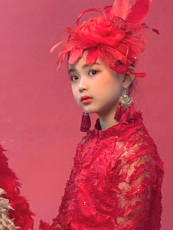 Thành tích lớn nhất mà Diệu đạt được cho đến hiện tại là trở thành quán quân 2 cuộc thi Kira Challe 2018 và Mom&amp;Kid 2016.