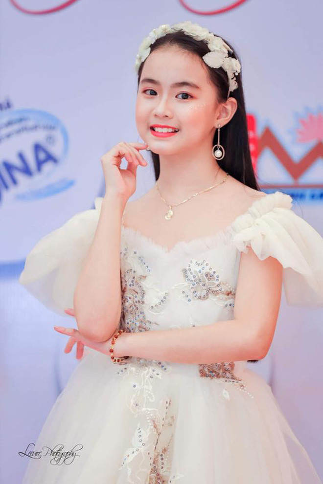 Theo nhận xét của nhiều người, Huyền Diệu dường như có dáng dấp của một Hoa hậu tương lai.