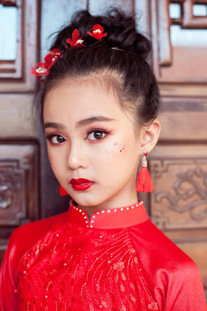 Ngoài đóng phim thì Huyền Diệu còn có nhiều năng khiếu nổi bật khác như hát, múa, MC, mẫu nhí.