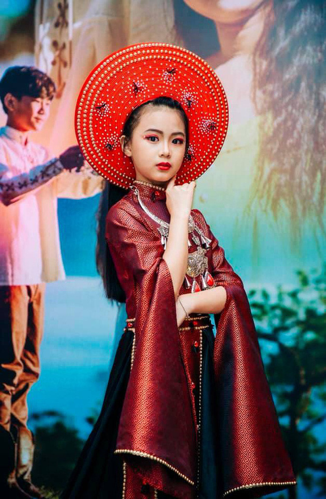 Năm 3 tuổi, Diệu đã đi thi người mẫu và đạt giải ấn tượng. Từ đó trở đi, các đơn vị đã mời gọi bé đi quảng cáo và làm mẫu nhí rất nhiều.