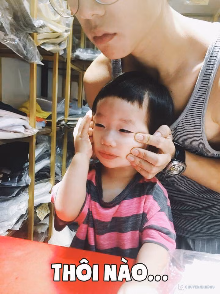 Trong bộ ảnh chế về bé Đậu, người xem sẽ phải "phì cười" với loạt biểu cảm gương mặt "khó chịu" nhưng vô cùng dễ thương đã thành thương hiệu cu cậu.