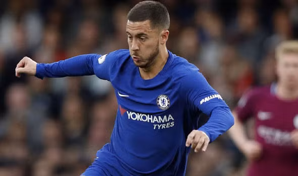 Chelsea trả cho Hazard mức lương cao nhất giải Ngoại hạng: Tờ Mirror vừa hé lộ Chelsea và Eden Hazard sắp đi đến ký kết bản hợp đồng mới, thay cho HĐ hiện tại dù vẫn còn hiệu lực đến 2020. Nhiều khả năng, hai bên sẽ chốt lại mọi thứ trong nửa đầu của tháng này. Ảnh: Mirror