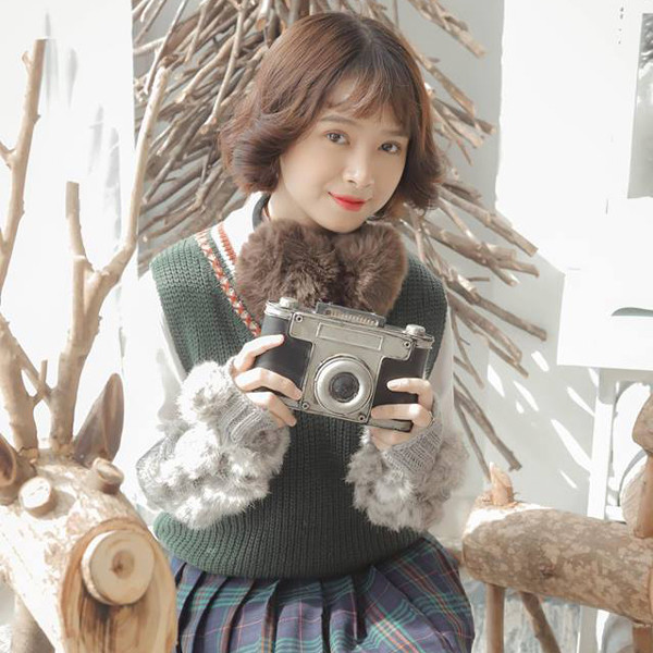 Chia sẻ về bản thân mình, Uyên Hanna từng tâm sự rằng: "Được nhiều người biết đến thì cũng có nhiều rắc rối nhưng trên cả mình thấy rất hạnh phúc khi được mọi người dành nhiều tình cảm đến vậy. Những lời động viên, những món quà mà các fans hâm mộ gửi tặng chính là động lực giúp em ngày càng hoàn thiện bản thân hơn".