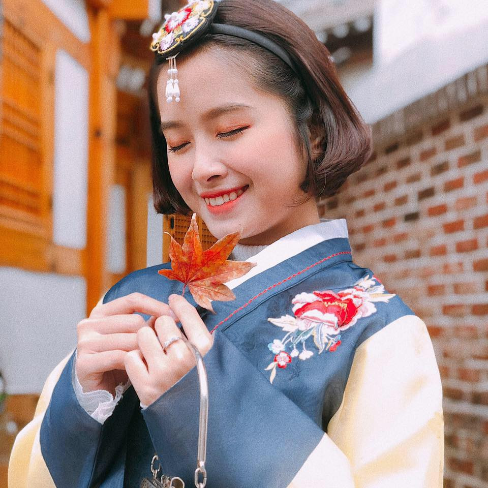 Còn về clip nóng bị đặt nghi vấn mình là nhân vật chính, Uyên Hanna đã lên tiếng khẳng định rằng đó không phải là mình và không hiểu sao bị "tai bay vạ gió" lại tới với mình.