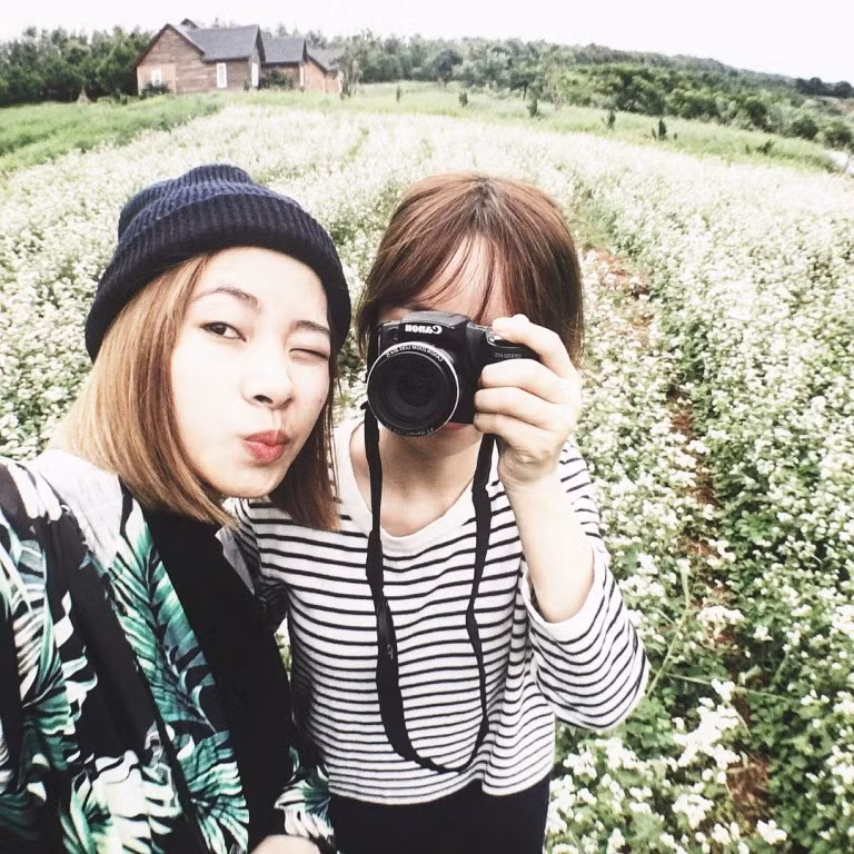 Đặc biệt, nếu đến nông trại vào tháng 11, 12, các bạn trẻ sẽ có cơ hội được chiêm ngưỡng cánh đồng hoa mặt trời nở rộ cực đẹp. Ảnh: Jokeface.