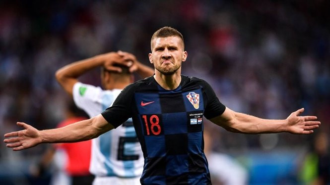  Chuyển nhượng cầu thủ từ Bild, , MU nhảy vào giành sao World Cup tuyển Croatia, Ante Rebic, với các đối thủ Premier League là Arsenal, Tottenham.