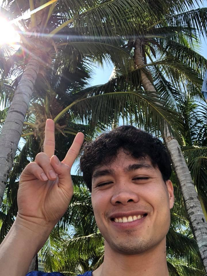 Fan nữ của Công Phượng có nickname P.T.M bình luận: "Về HAGL mà đá đi, chứ nhìn hình ảnh này thấy xót xa cho Công Phượng và những cầu thủ đang thi đấu ở nước ngoài quá".