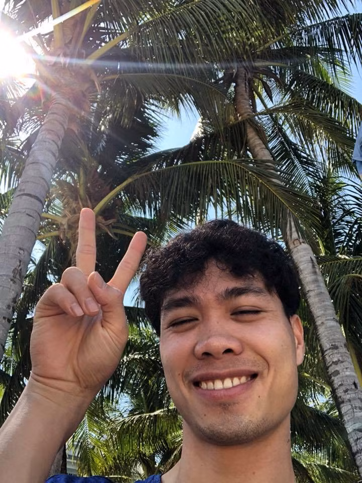 Fan nữ của Công Phượng có nickname P.T.M bình luận: "Về HAGL mà đá đi, chứ nhìn hình ảnh này thấy xót xa cho Công Phượng và những cầu thủ đang thi đấu ở nước ngoài quá".