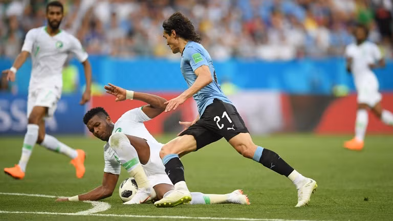 Rõ ràng, 1 bàn thắng vẫn chưa đủ đảm bảo cho chiến thắng của Uruguay trong những phút cuối trận trước sự tấn công quyết liệt đến từ đội bóng châu Á. Đặc biệt khi mà Suarez và các cầu thủ trên hàng công thi đấu chậm lại thì người hứng chịu hậu quả là thủ môn Muslera và hàng phòng ngự của Uruguay.