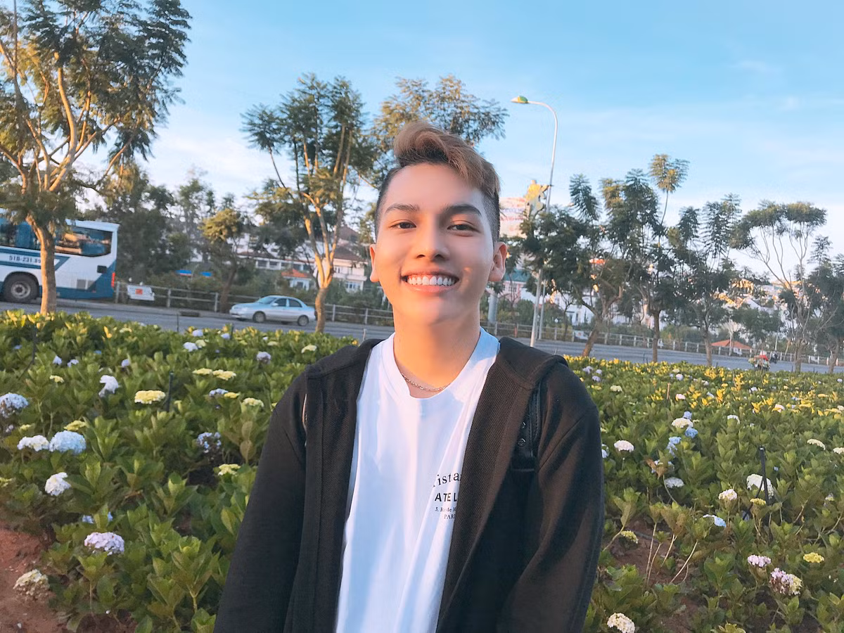 Điều đáng nói, toàn bộ số tiền thực hiện phẫu thuật khoảng 200 triệu đồng đều được Thắng tự tiết kiệm, để dành sau hơn 1 năm tự kinh doanh online.