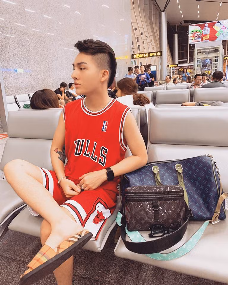 Khuôn mặt thay đổi, số phận thay đổi, bản thân Đức Thắng là người cảm nhận rõ nhất thái độ của mọi người dành cho mình ngay sau khi những vết mổ, vết dao phẫu thuật chỉ vừa lành lại.