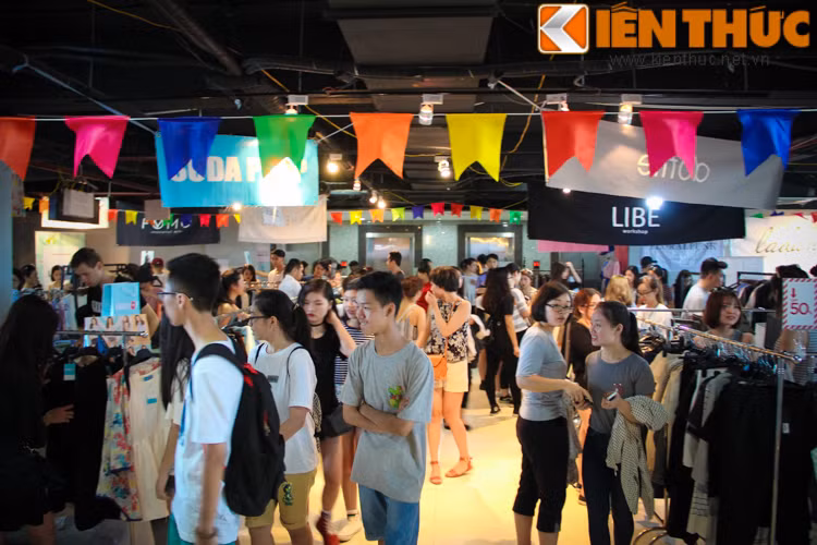 Sau thời gian dài ngóng chờ, giới trẻ Hà Nội đã được hòa mình vào không khí mua sắm của sự kiện The New District Vol 12.