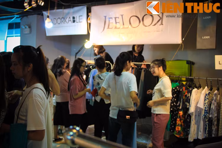 Rất nhiều thương hiệu thời trang nổi tiếng từ Sài Gòn và Hà Nội đã hội tụ tại lễ hội thời trang New District Vol 12.