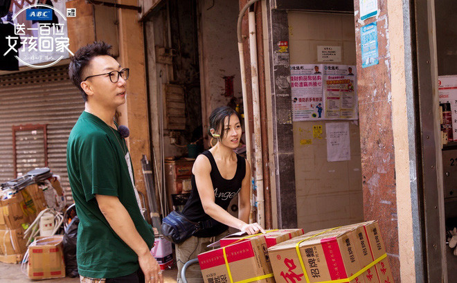 Thiên Bội là một cô gái nhỏ bé, mình hạc xương mai và chẳng ai có thể tưởng tượng nổi cô nàng sinh năm 1989 này lại đang làm công việc bốc vác những tưởng chỉ dành cho đàn ông.