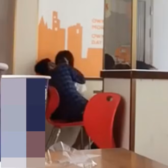 Theo ý kiến của nhiều dân mạng, các cặp đôi trẻ có thể thiếu chỗ riêng tư để bày tỏ tình cảm nên phải "yêu lộ thiên" hoặc họ quá háo hức với chuyện khám phá nhau nên không "nhịn" được đến lúc tìm ra địa điểm phù hợp.