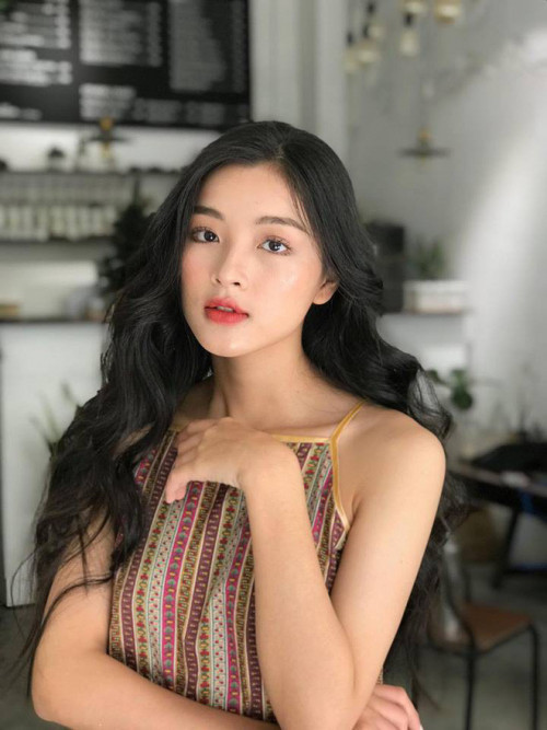 Nhưng với tính cách lạc quan của mình, Lan Thy luôn tự tin rằng bản thân có thể sắp xếp mọi thứ trong cuộc sống thật hợp lí để hoàn thành tốt việc đi học, đi làm và dành nhiều thời gian hơn cho bạn bè, gia đình.