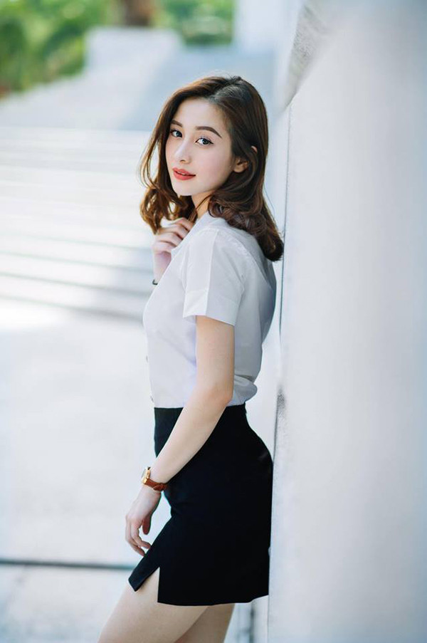 Hậu nâng cấp vòng 1, Jun Vũ chăm chỉ diện bikini khoe triệt để hình thể của mình. Ngoài những lời khen, cô cũng nhận nhiều phản hồi tiêu cực.