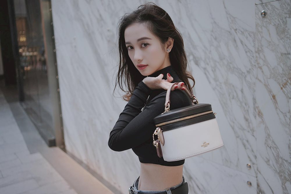 Tuy nhiên, Jun Vũ không ngần ngại đáp trả "Mình không có bóp dáng nha bạn. Ảnh bikini mà xấu, mình thà không đăng".