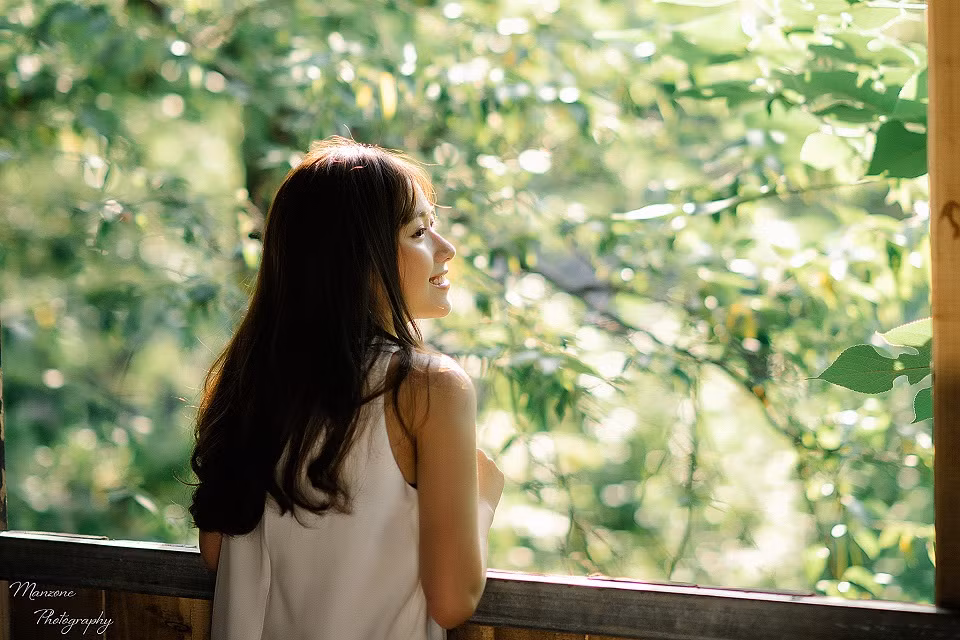 Sau khi bất ngờ được biết đến trên mạng, Bảo Thoa cho hay cô thấy bất ngờ và vui, nhưng cũng bị nhiều người nhắn tin làm phiền và hy vọng mọi việc sẽ thuận buồm xuôi gió với mình.