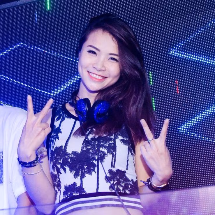 DJ Mya tên thật Vũ Trà My, cô gái từng được mệnh danh là hot girl xinh đẹp của làng Wushu Việt Nam với bảng thành tích đồ sộ lên tới hơn 50 HCV tại các giải đấu trong nước và quốc tế.