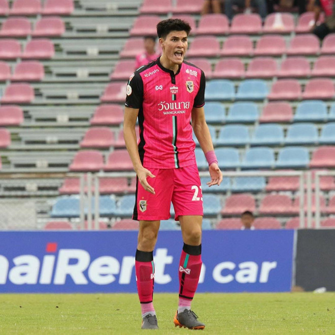 Trung vệ Thái Lan được chú ý trước khi đối đầu với đội tuyển U23 Việt Nam là Marco Ballini. Cầu thủ này có cha là người Italy, mẹ là người Thái Lan.