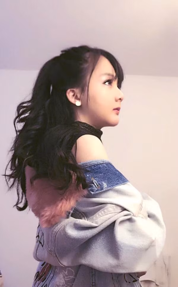 Ngoài công việc riêng quản lý chuỗi homestay của bản thân, vốn bản tính năng động, thích va chạm với những điều mới, Kiều Trang còn đang làm cho một công ty truyền thông có tiếng.