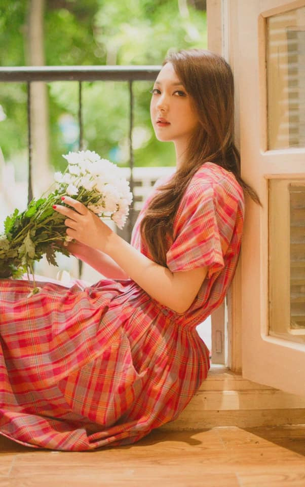 Hot girl du học chia sẻ bí quyết có được nhan sắc xinh đẹp là luôn yêu bản thân mình, làm đẹp bằng phương pháp tự nhiên và luôn suy nghĩ tích cực, vui vẻ.