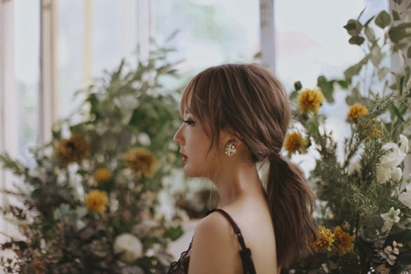 Trước khi sang Anh để học khóa thạc sĩ, Kiều Trang từng tốt nghiệp Học viện Báo chí và Tuyên truyền.