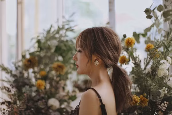 Trước khi sang Anh để học khóa thạc sĩ, Kiều Trang từng tốt nghiệp Học viện Báo chí và Tuyên truyền.