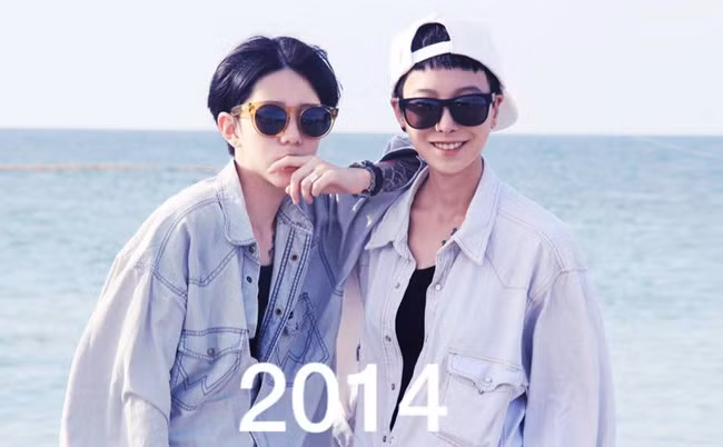 Theo tìm hiểu được biết, hình xăm đầu tiên của Lee Hana và Kim Kyung Eun là dòng chữ Latin có ý nghĩa rằng "chúng ta là một", điều này thể hiện sự gắn kết keo sơn của cặp đôi đồng tính nữ này. Ảnh sử dụng trong bài: Instagram nhân vật.