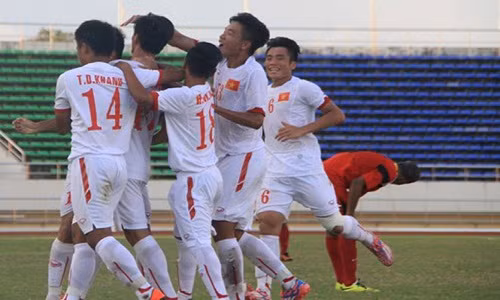 Thang U19 Dong Timor 2-1, U19 Viet Nam giu chac ngoi dau