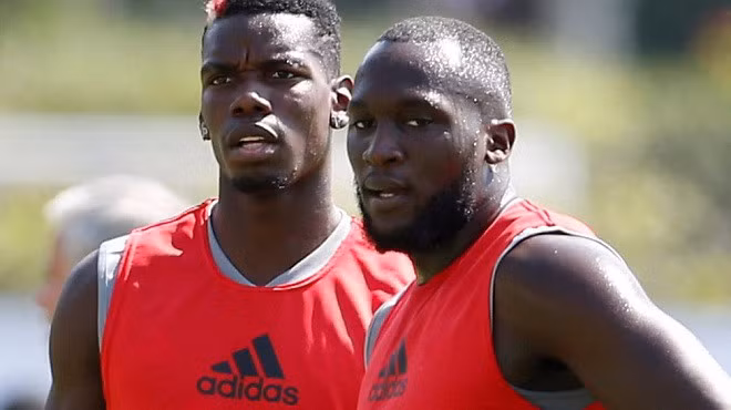 Lukaku "xịt" vì thiếu Pogba: Theo huyền thoại Ma.U, Bryan Robson, Lukaku tịt ngòi trong 6 trận gần nhất của Quỷ đỏ vì thiếu đối tác rất ăn ý là Paul Pogba. Tiền vệ người Pháp nghỉ thi đấu từ giữa tháng 9 (vắng 11 trận) nhiều khả năng sẽ trở lại trong trận đấu với Chelsea vào ngày kia.