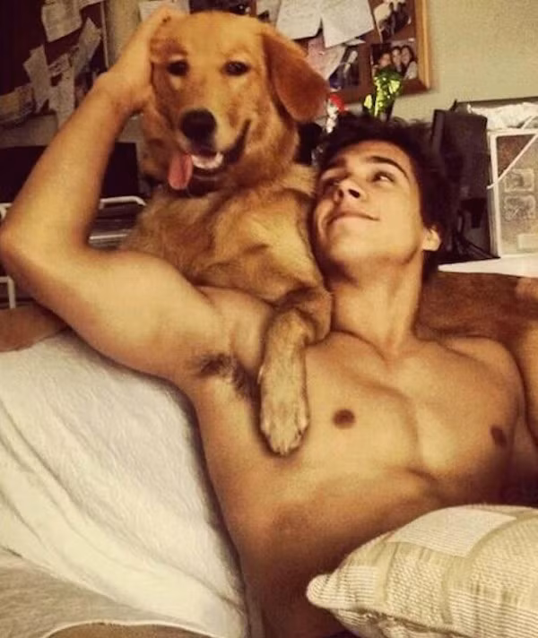 Ngắm thêm ảnh trai đẹp bên thú cưng.