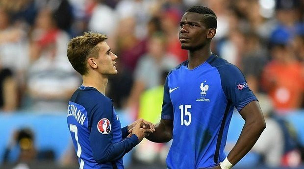Theo Mirror, Pogba đang cố gắng thuyết phục Griezmann đến M.U thi đấu. Ảnh: Mirror