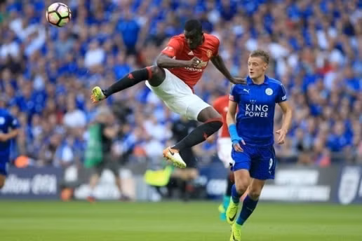 Mùa hè 2016, Eric Bailly là cái tên được nhắc tới khá nhiều khi rời Villareal để cập bến Man United với giá 30 triệu bảng. Trung vệ này cũng chính là cái tên mà HLV Jose Mourinho đem về trong kỷ nguyên của ông tại sân Old Trafford. Anh ta là mẫu trung vệ đẳng cấp, sở hữu sự nhanh nhẹn, đa năng và rất khỏe cũng như có kĩ thuật tốt.