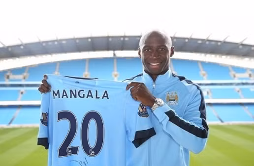 Mangala đã được đội bóng chủ sân Etihad đem về với mức giá 32 triệu bảng khi mới chỉ bước sang tuổi 23. Tuy nhiên màn trình diễn của anh dưới màu áo Man City không thật sự quá ấn tượng.