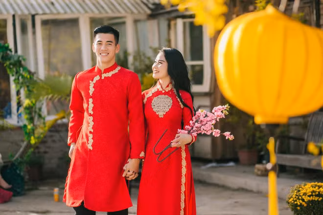 Theo chia sẻ của Ngọc Quyên, đây là cái Tết đầu tiên cặp đôi ở bên nhau. Tiến Linh và bạn gái đã quen nhau được hơn 1 năm và chính thức hẹn hò được hơn 5 tháng.