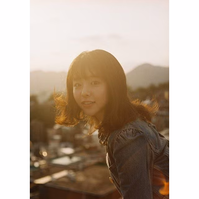 Vẻ đẹp trong trắng, mộc mạc tựa thiên thần của Erika và đưa cô trở thành "bảo vật" mới của nền điện ảnh Nhật Bản. Ảnh trong bài: Instagram nhân vật.