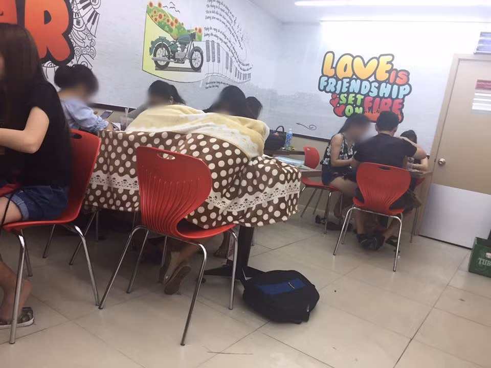 Đúng là khi đến bất kỳ cửa hàng nào, khách hàng là thượng đế, bởi một khi đã bỏ tiền ra thì đều mong muốn mua đúng dịch vụ yêu cầu đi kèm với sự hài lòng.