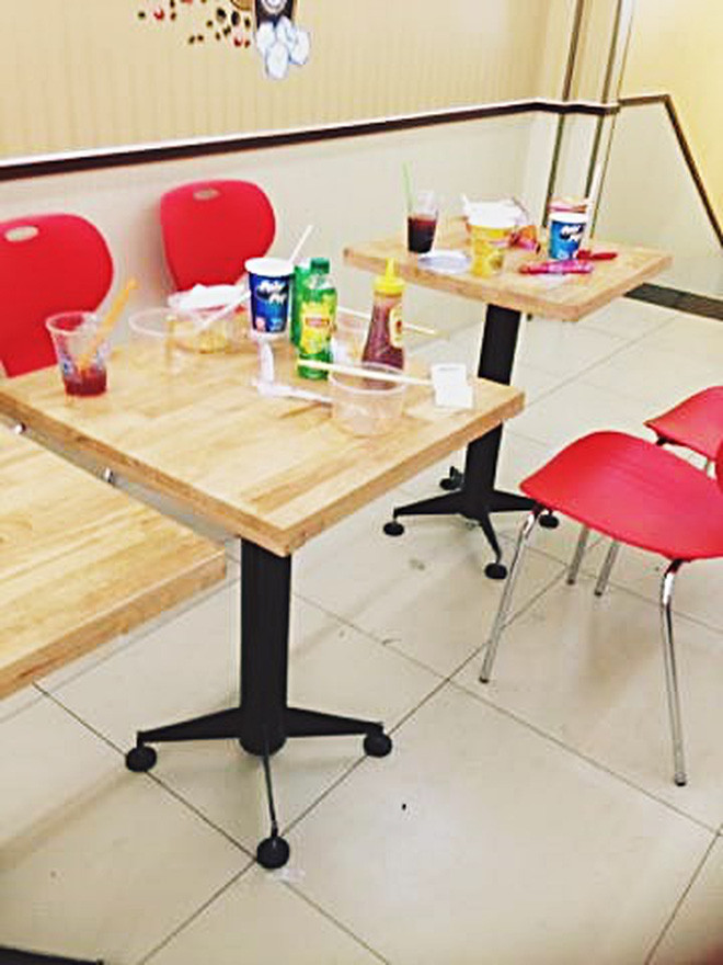 Thậm chí nhiều bạn còn "tình nguyện" mang cả áo khoác, gối đến nằm ngủ, còn điều hòa đã có cửa hàng lo.