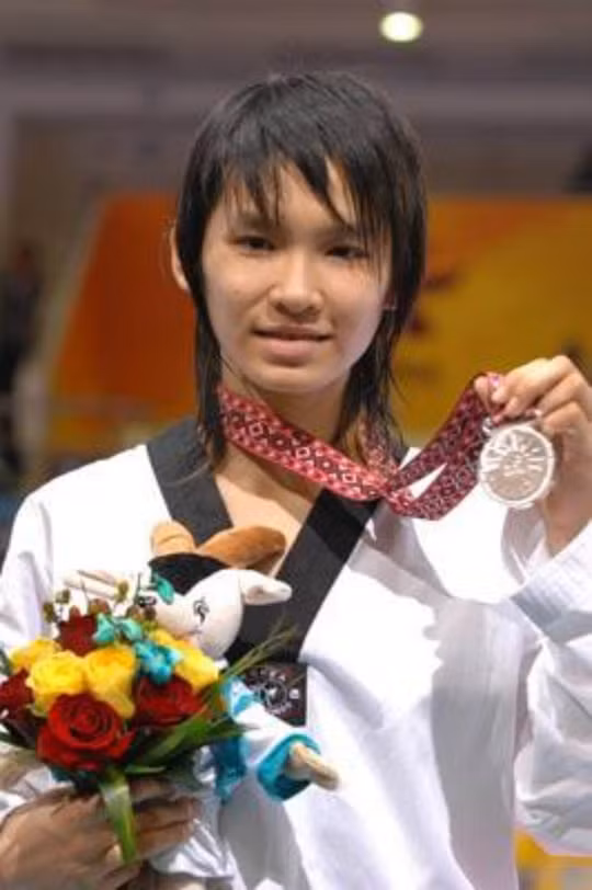 Chưa dừng lại ở đó, sự nghiệp của cô gái vàng Taekwondo Hoàng Hà Giang được khẳng định khi cô gái trẻ người TP HCM này 2 lần giành danh hiệu vô địch thế giới vào năm 2006 và 2008.