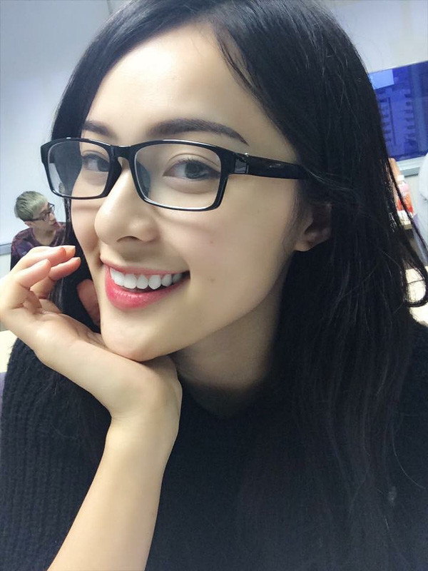 Nhan sắc của Hạ Vi trước khi tự biến mình thành "búp bê bị hư".