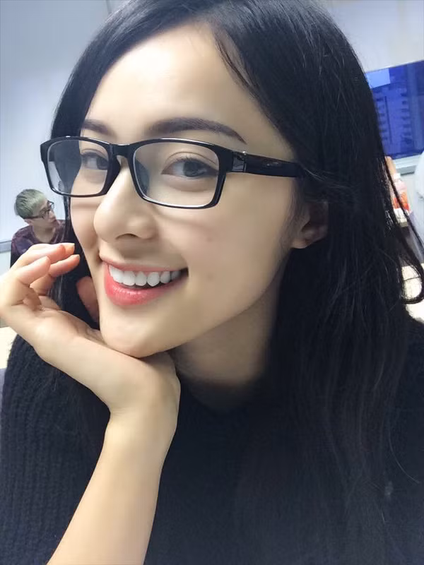 Nhan sắc của Hạ Vi trước khi tự biến mình thành "búp bê bị hư".