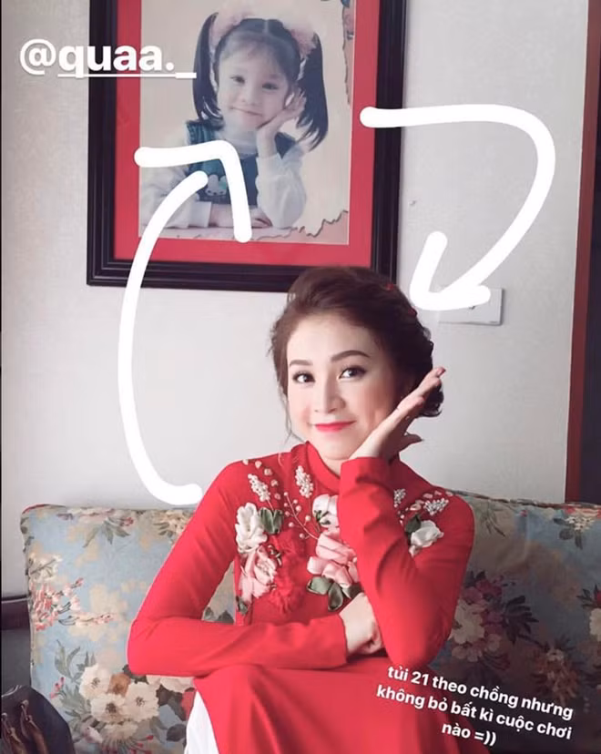 Mới đây, trên MXH hot girl An Japan vừa chia sẻ bức ảnh cùng hội bạn thân là hot girl Lê Vi, Ly Phan cùng trở thành đội phù dâu xinh đẹp đưa cô chủ tiệm nail nổi tiếng Hà Nội là @quaa, khiến dân mạng không khỏi ghen tỵ.