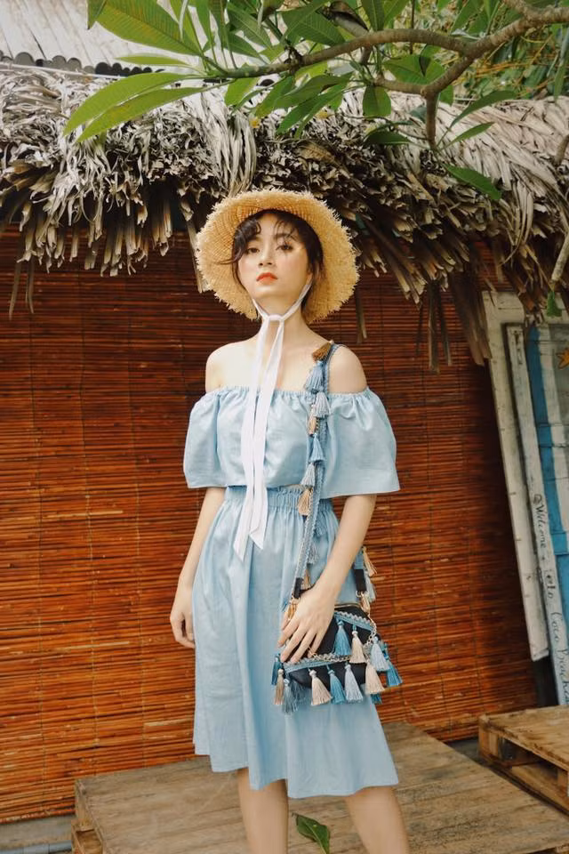 Với gương mặt cá tính, gu thời trang đa dạng hợp thời, hiện Trang Ly là một mẫu trẻ tiềm năng và rất được yêu thích ở Sài Gòn.